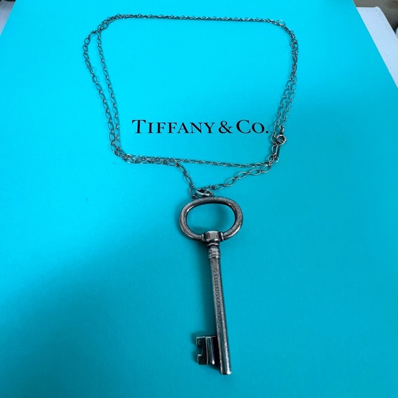 🔴Authentic TIFFANY & CO Sterling Silver Long Chain large KeyPendent Necklace 🔴 - Picture 5 of 13